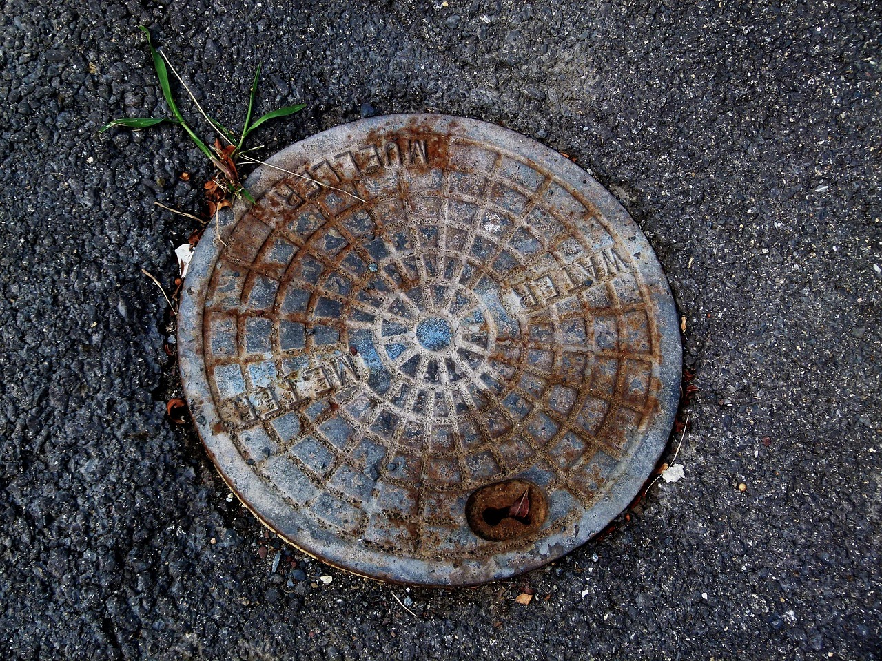 sewer manhole drain maintenance